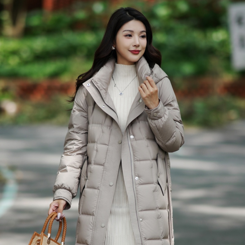 冬季2025女士腰带款加厚保暖时尚过膝长款羽绒服