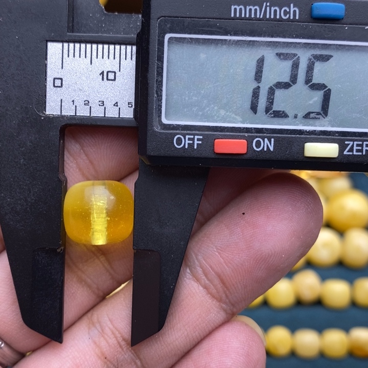 琥珀未镶嵌裸石9号12.4*11.3瑕