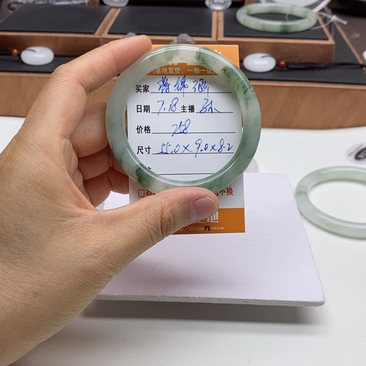 蒋***涵石英质玉手镯未镶嵌