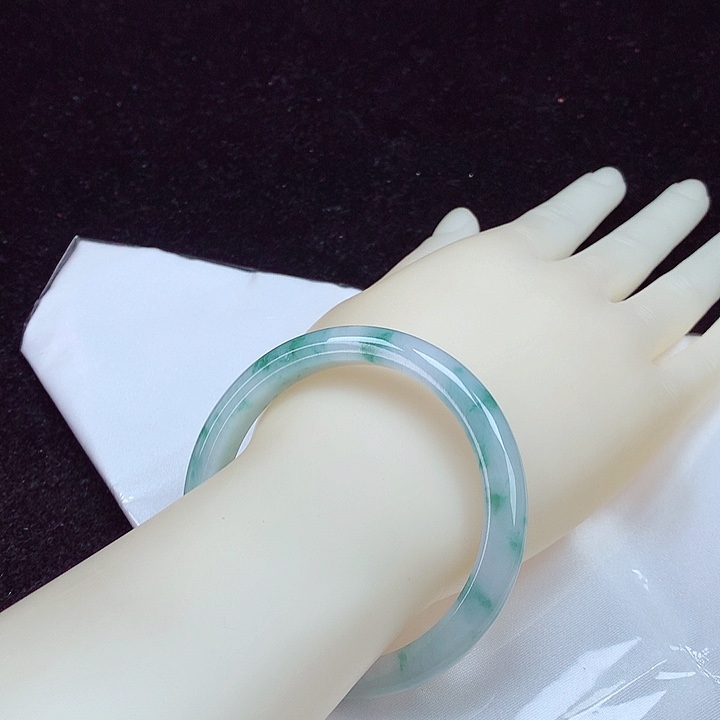 翡翠手镯未镶嵌好****好翡翠