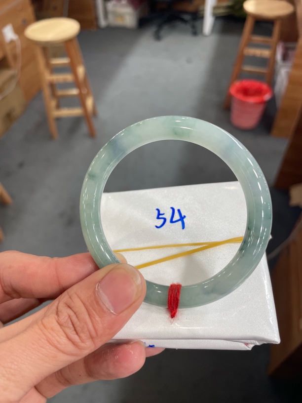 翡翠手镯未镶嵌翡翠