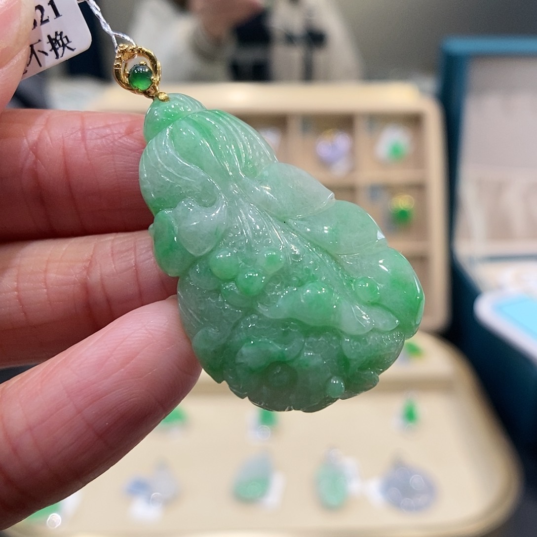 翡翠吊坠(不含链)18K金镶嵌白菜