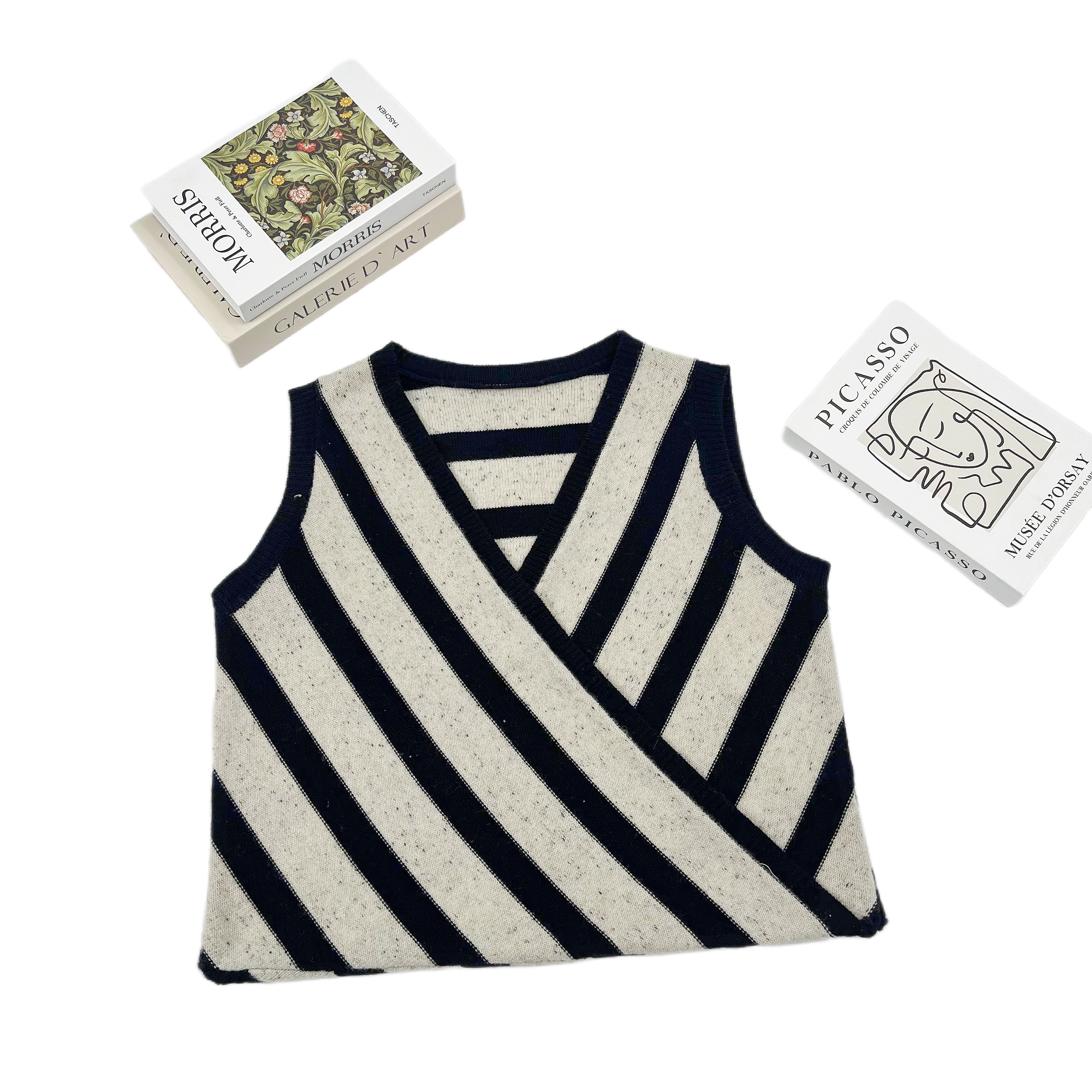 月半风华-素纹叠影 2025设计款黑白斜纹交叉V领针织马甲