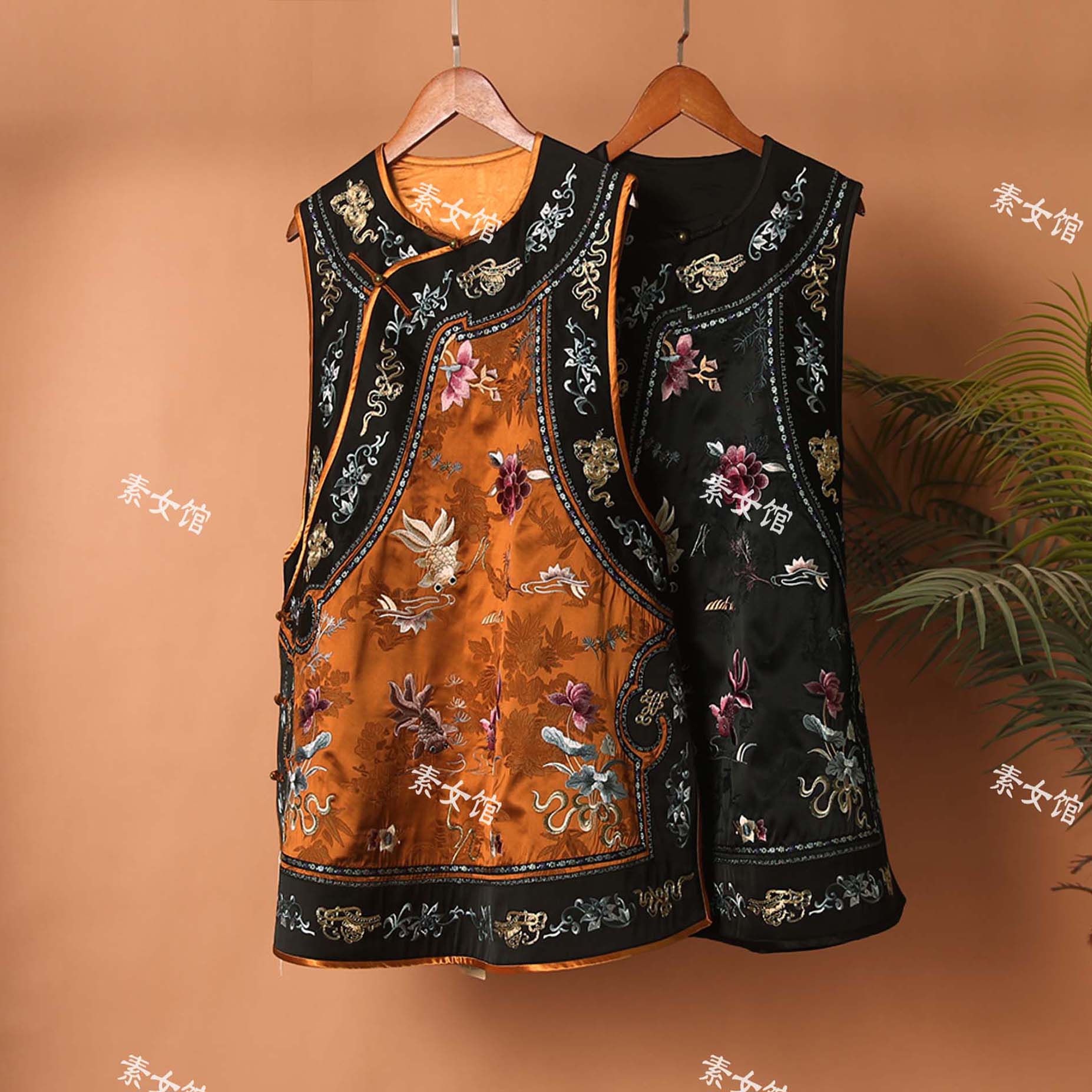 250002-1新款金鱼刺绣长马甲