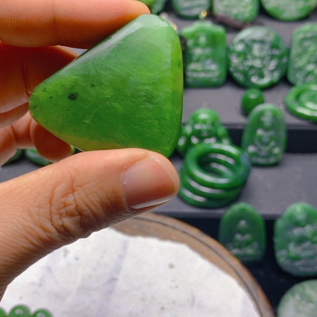 海***风和田玉未镶嵌颈饰