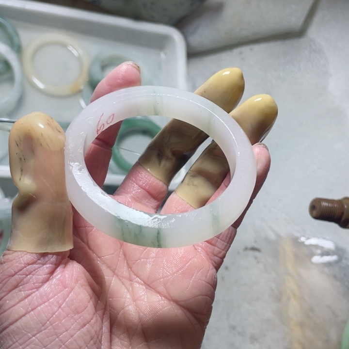 石英质玉手镯未镶嵌红***！定制