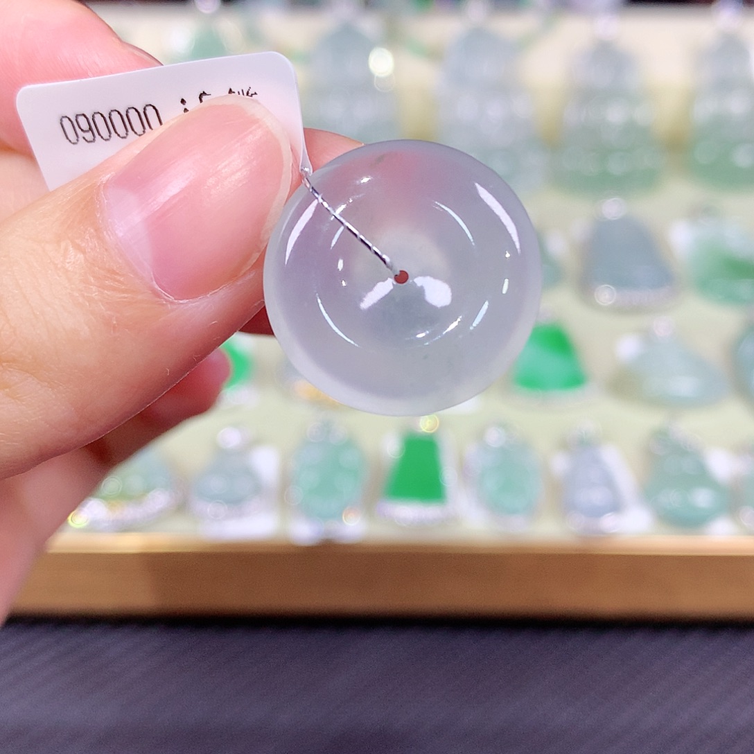 翡翠未镶嵌颈饰平安扣