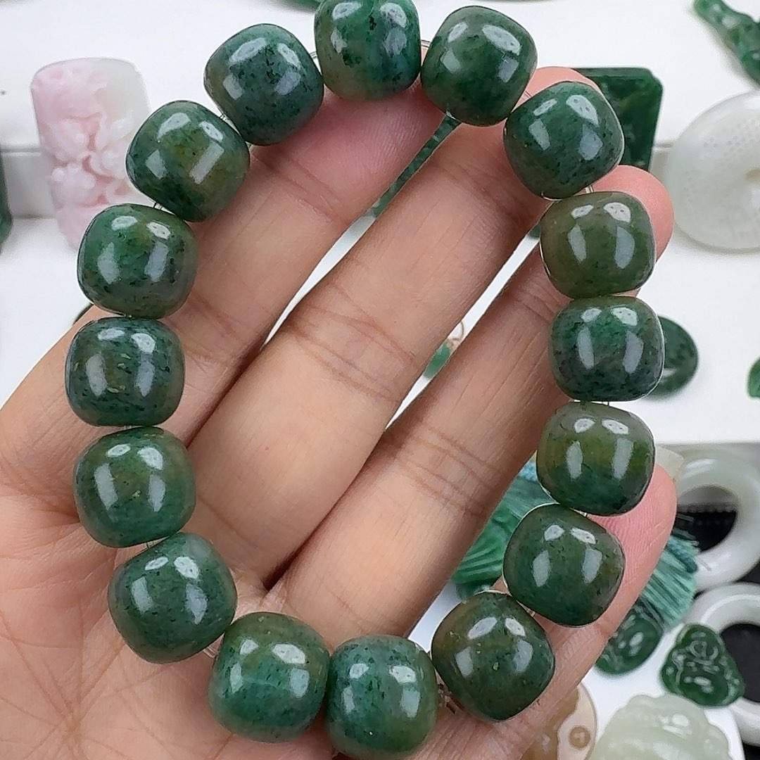 独山玉未镶嵌颈饰