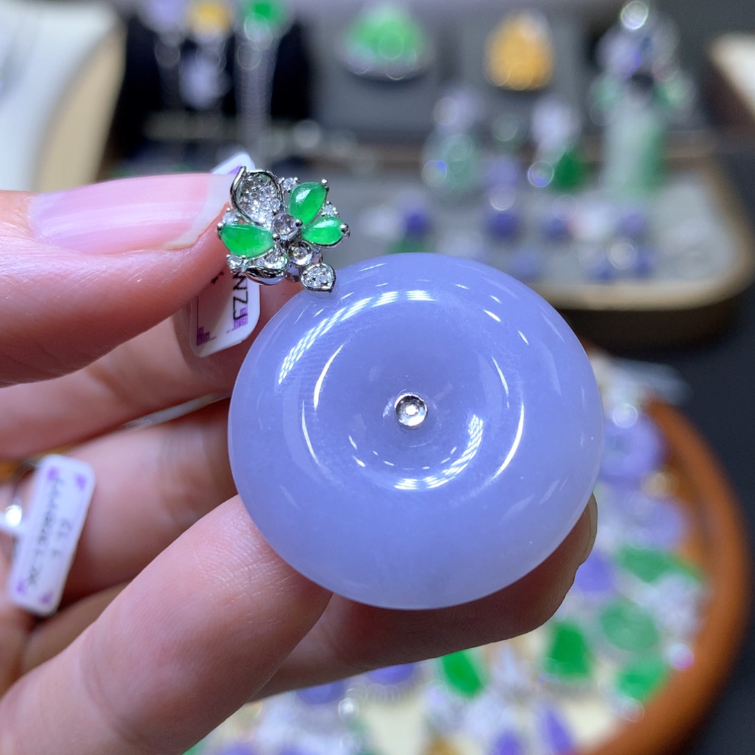 【闪购商品】翡翠颈饰18K金镶嵌翡翠吊坠项链