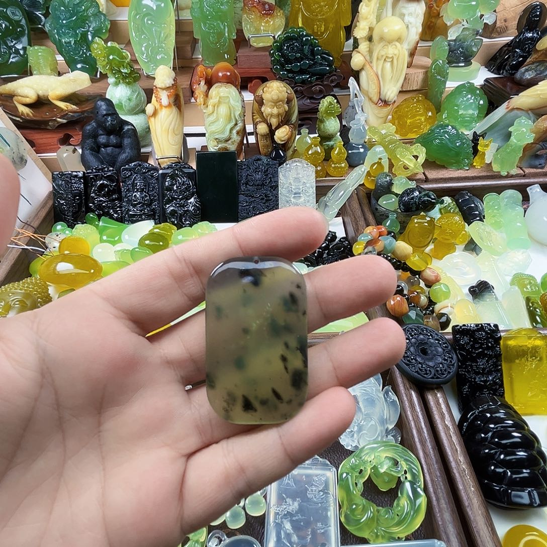 岫玉未镶嵌吊坠(不含链)