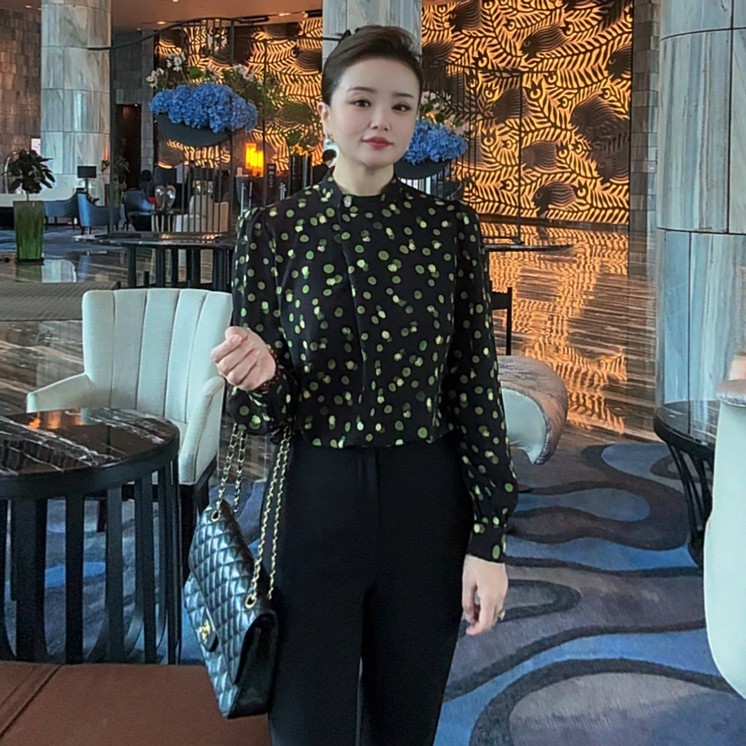 唯伊公馆秋季新款时尚绿色波点印花上衣小众设计感立领衬衫98735