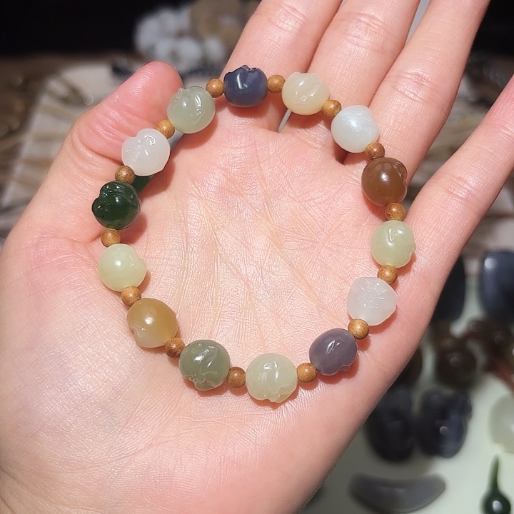 _***u和田玉未镶嵌颈饰