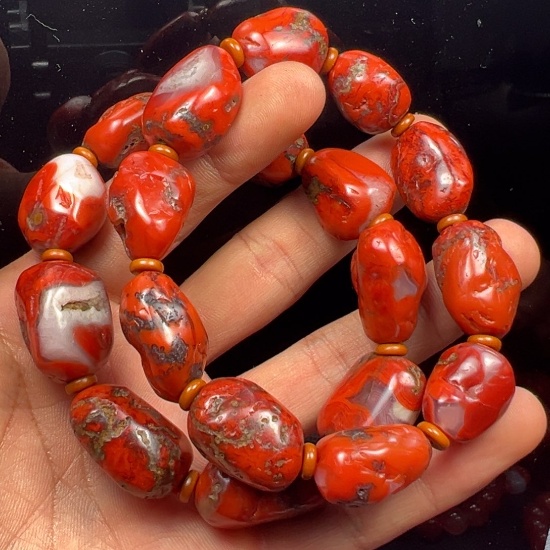 南红玛瑙手串未镶嵌？****里