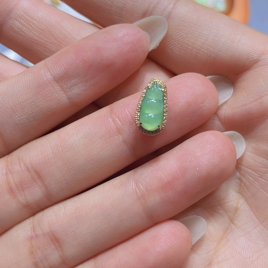 翡翠吊坠(不含链)18K金镶嵌