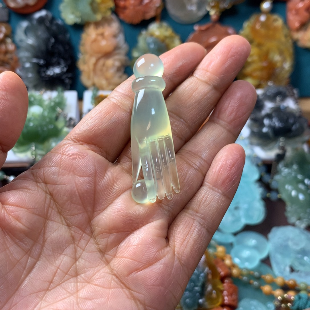 一***8蛇纹石玉未镶嵌挂坠