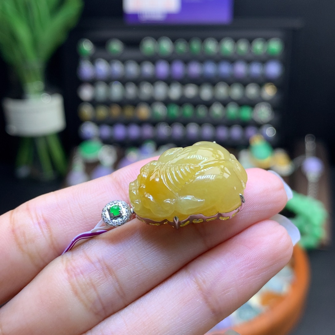 翡翠18K金镶嵌颈饰