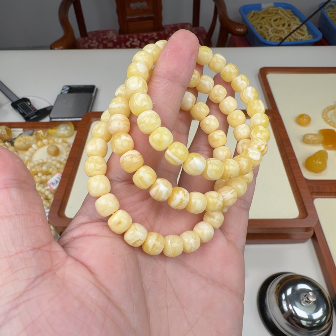 琥珀未镶嵌裸石多样性发其一