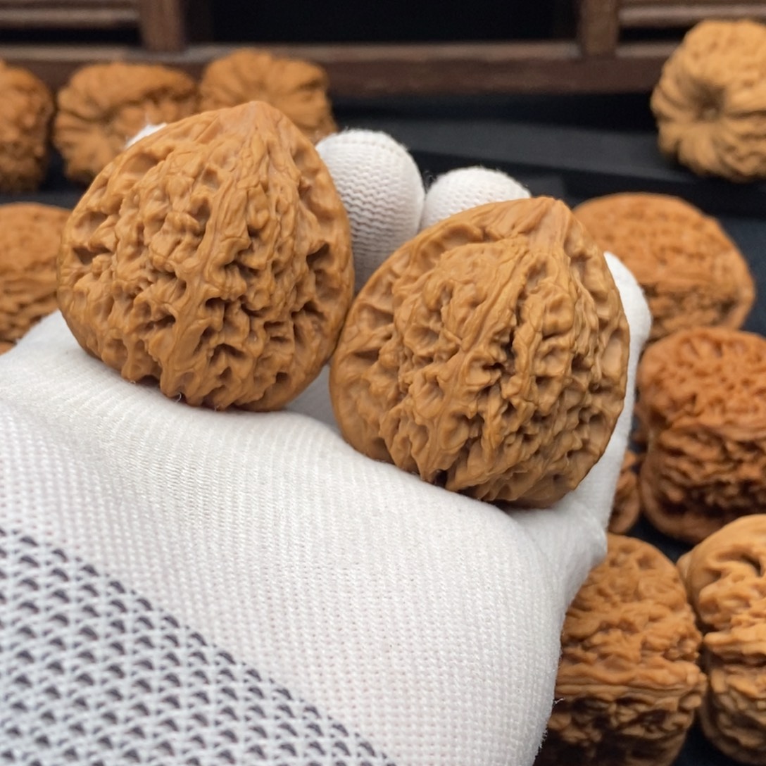 吊坠文玩核桃40尺寸三角南疆石