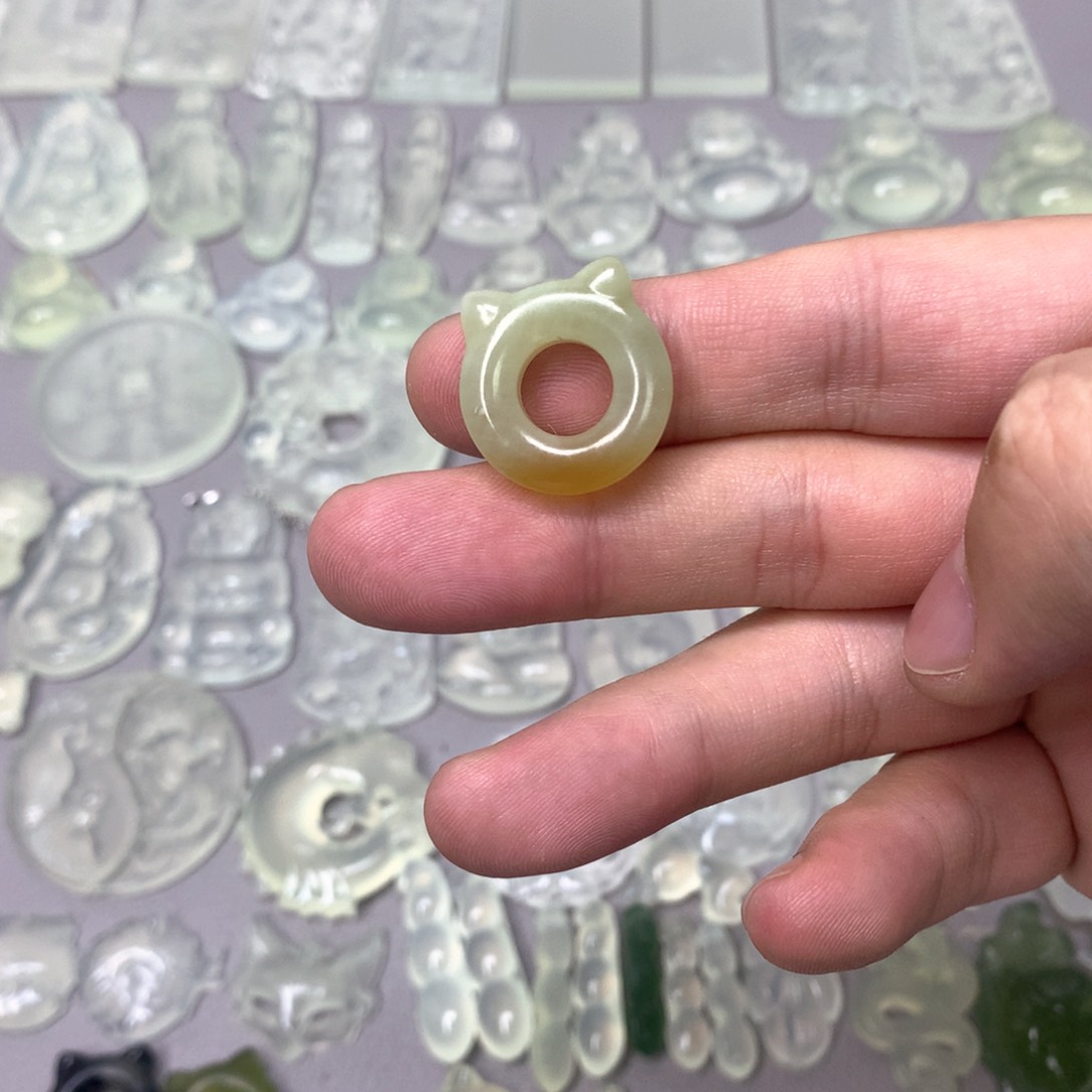 蛇纹石玉颈饰未镶嵌常*逢