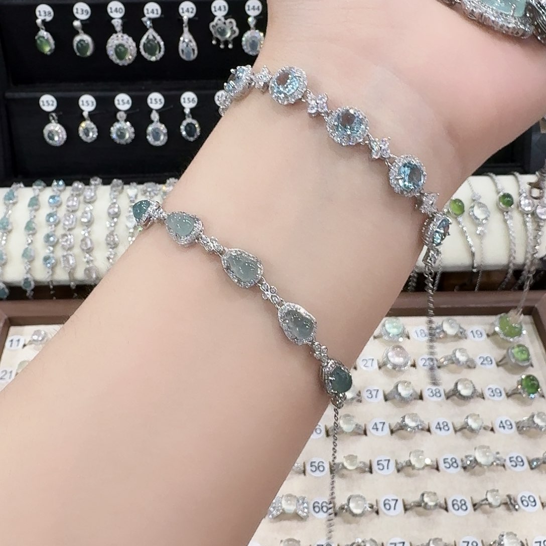 银S925镶嵌手链翡翠向**?