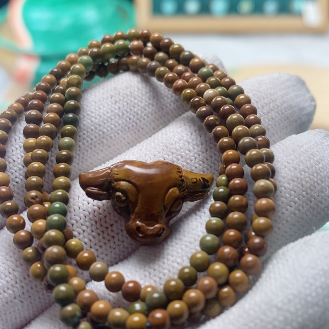 绿松石颈饰未镶嵌