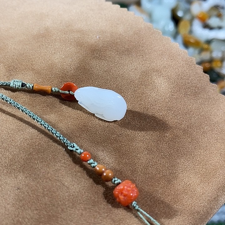 和田玉颈饰未镶嵌