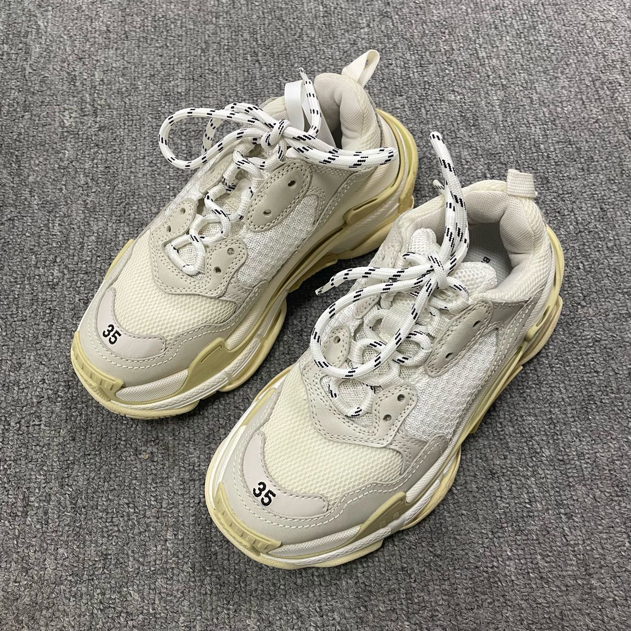 95新 Balenciaga/巴黎世家 Triple S 复古低帮老爹鞋 35码/6240
