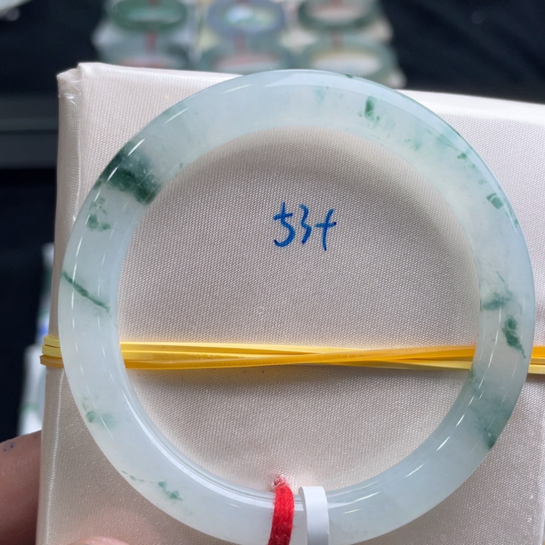 翡翠手镯未镶嵌翡翠手镯