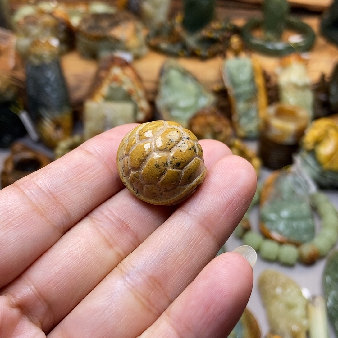 未镶嵌岫岩河磨玉（透闪石质玉）珠宝奇石
