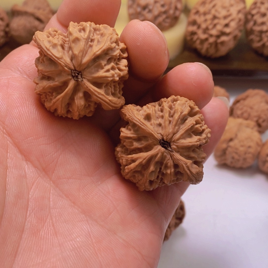 文玩核桃把件?****?文玩核桃虎头王