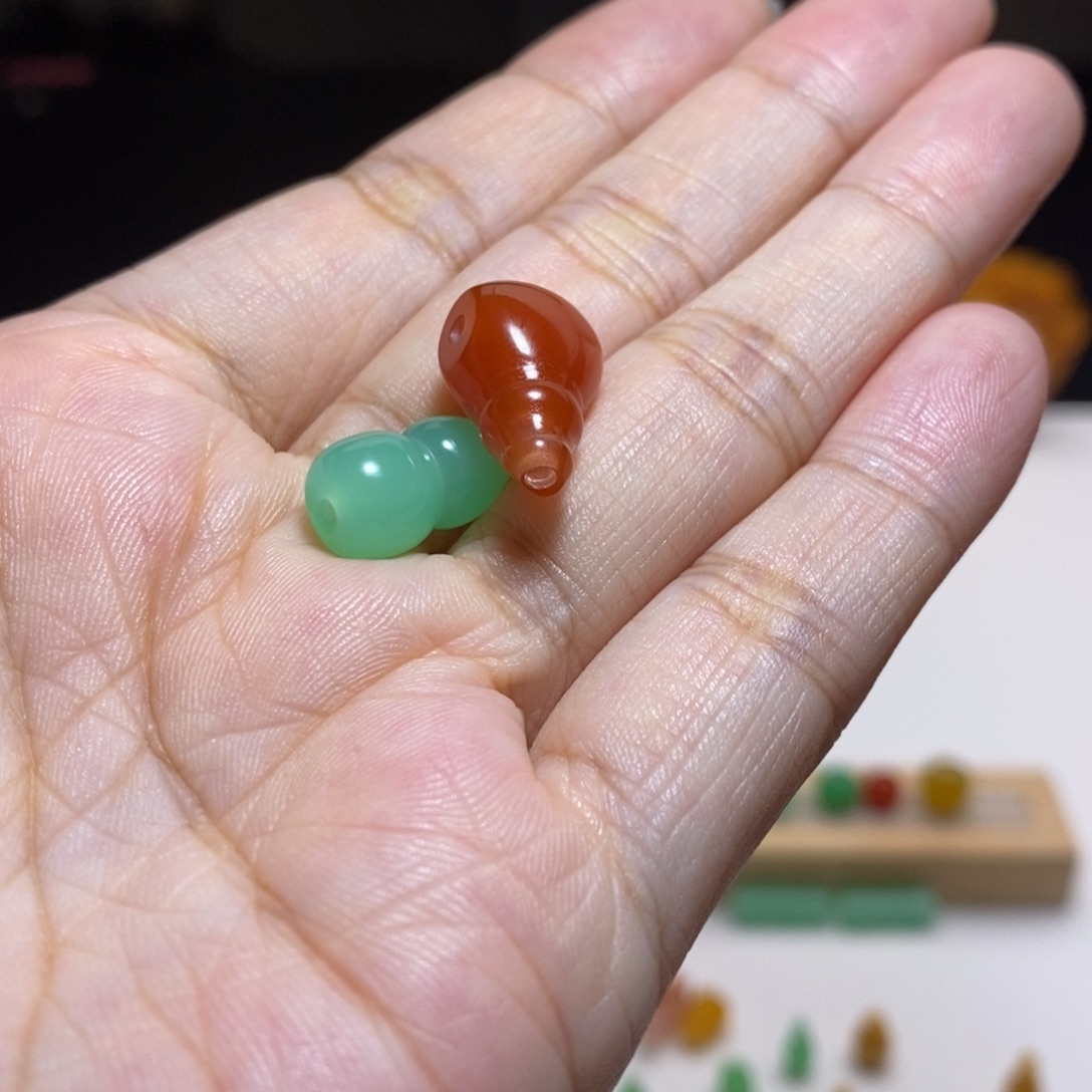 n***e石英质玉（缅黄）未镶嵌珠宝奇石两个一起