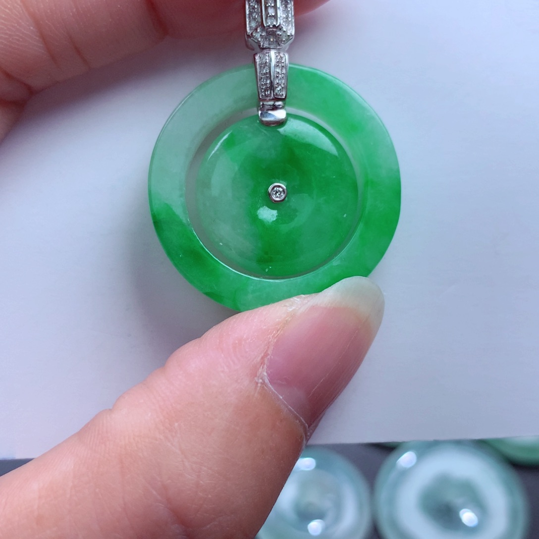 翡翠吊坠(不含链)18K金镶嵌