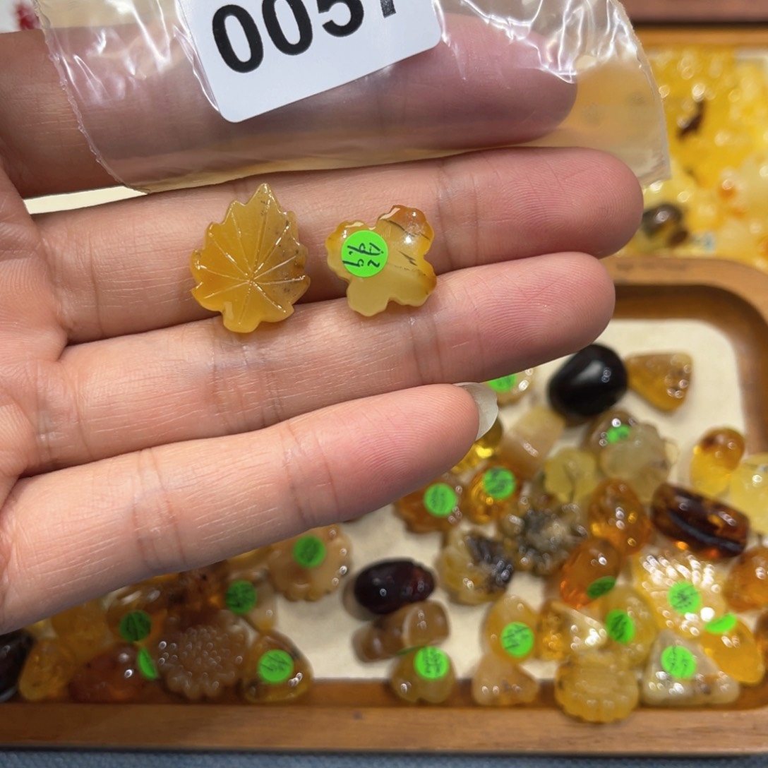 琥珀珠宝奇石未镶嵌