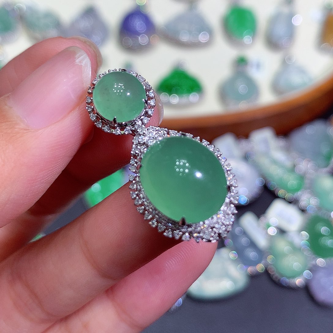 翡翠吊坠(不含链)18K金镶嵌