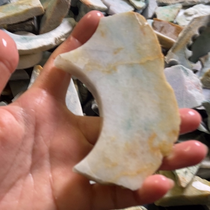 翡翠颈饰未镶嵌天然翡翠