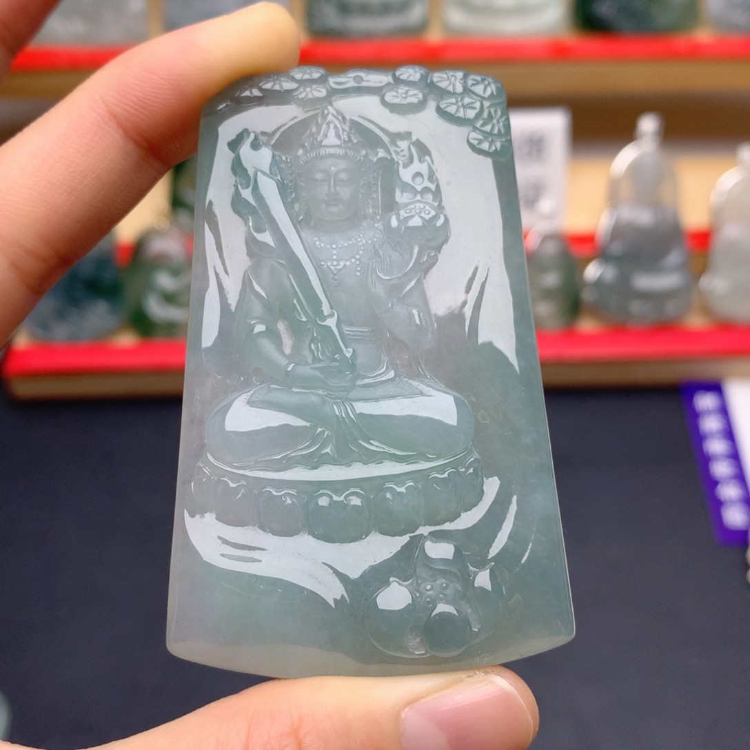 翡翠未镶嵌颈饰虚空藏