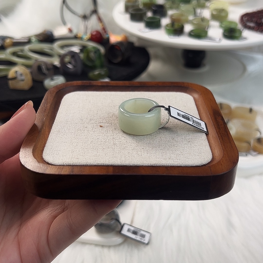 和田玉未镶嵌戒指w2奶蓝色圆切16.8不退换