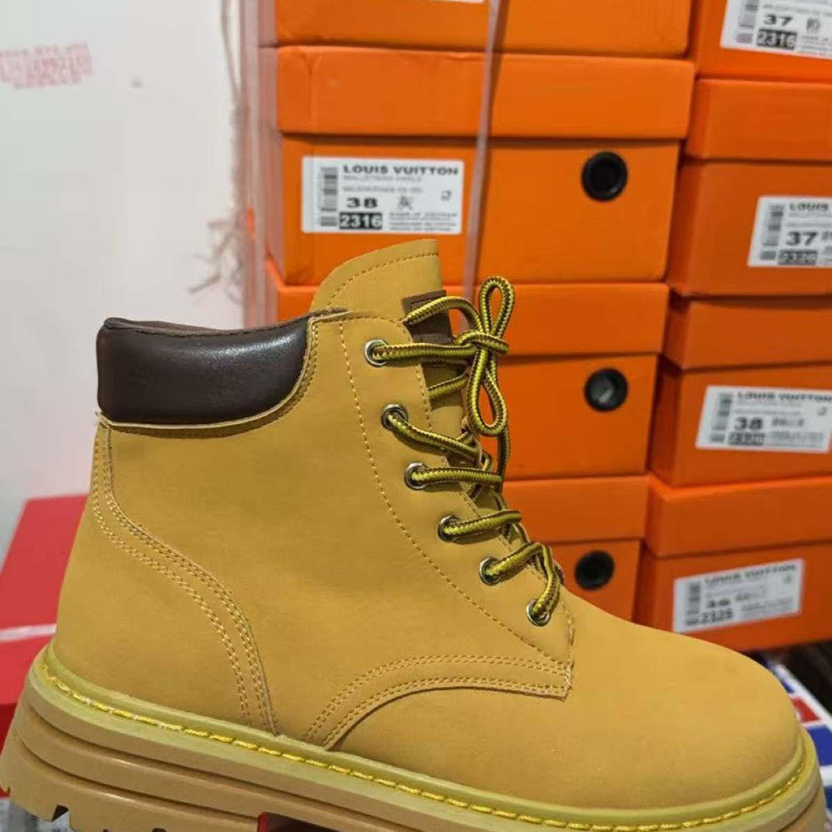 高帮休闲复古马丁靴秋冬季百搭情侣工装靴