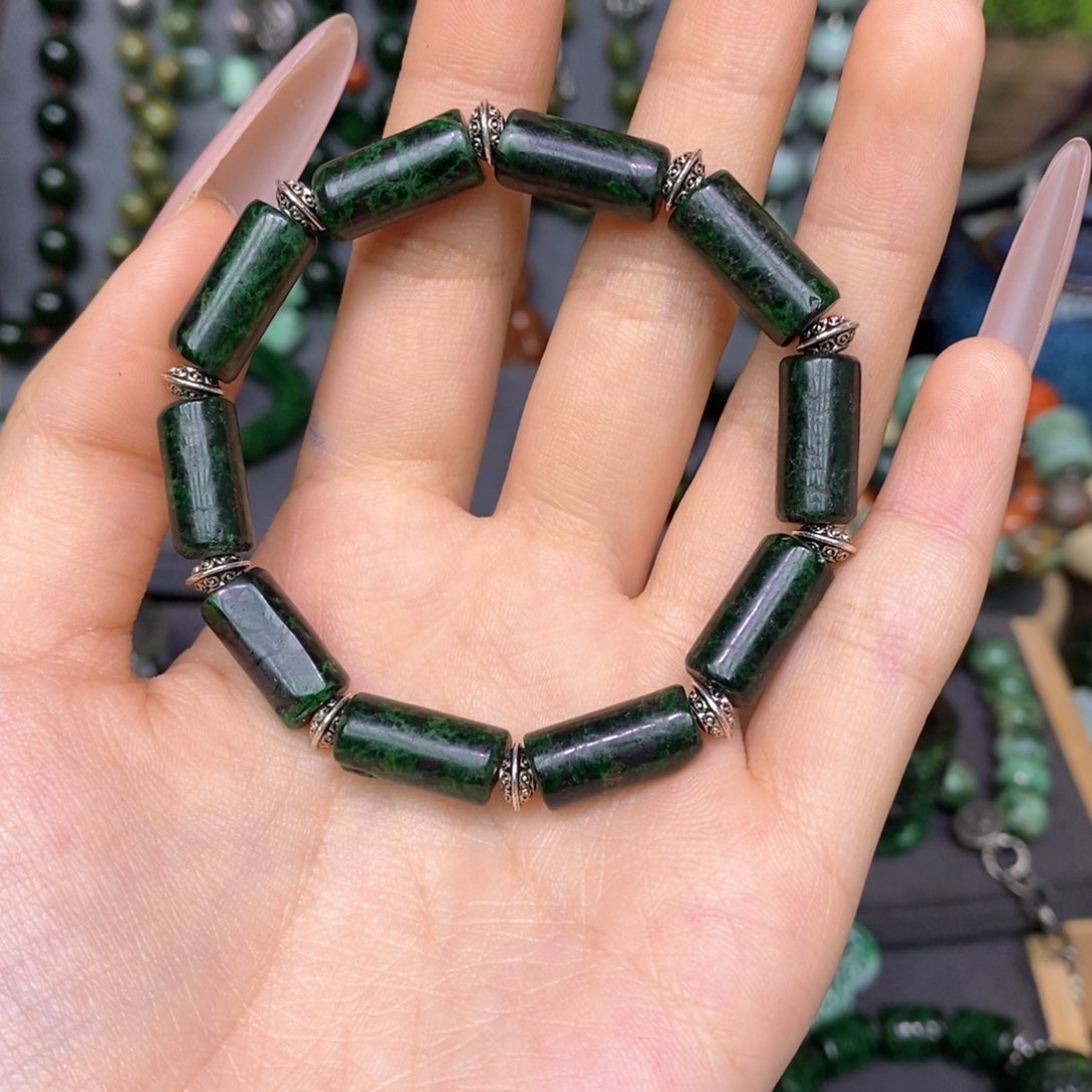 翡翠手链未镶嵌漂亮美眉