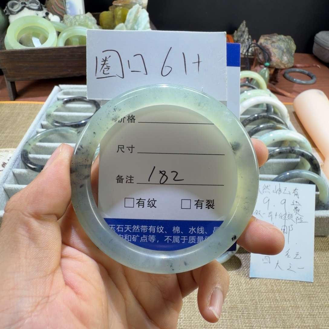 挽***青蛇纹石玉未镶嵌手镯