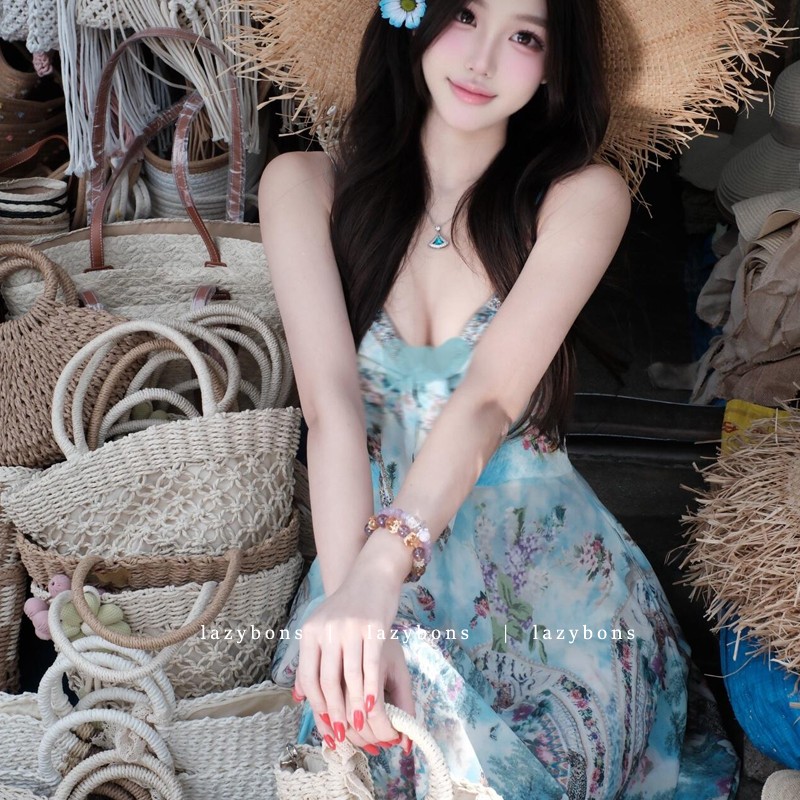 后妈裙吊带显瘦女夏季新款波西米亚度假风长裙纯欲性感领轻奢风