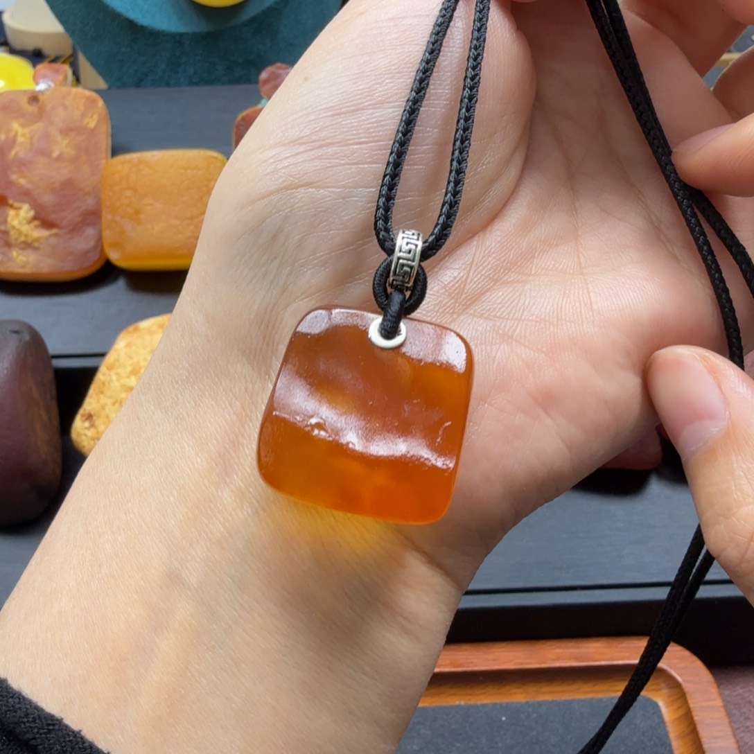 琥珀吊坠(赠链)未镶嵌