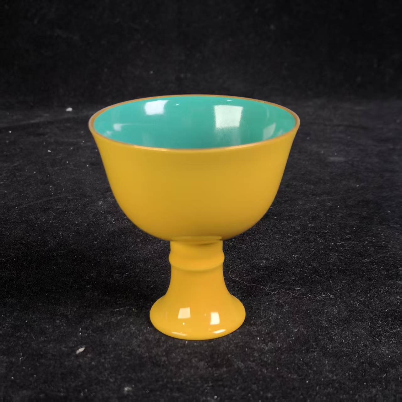 M内松石绿釉外柠檬黄釉高足杯