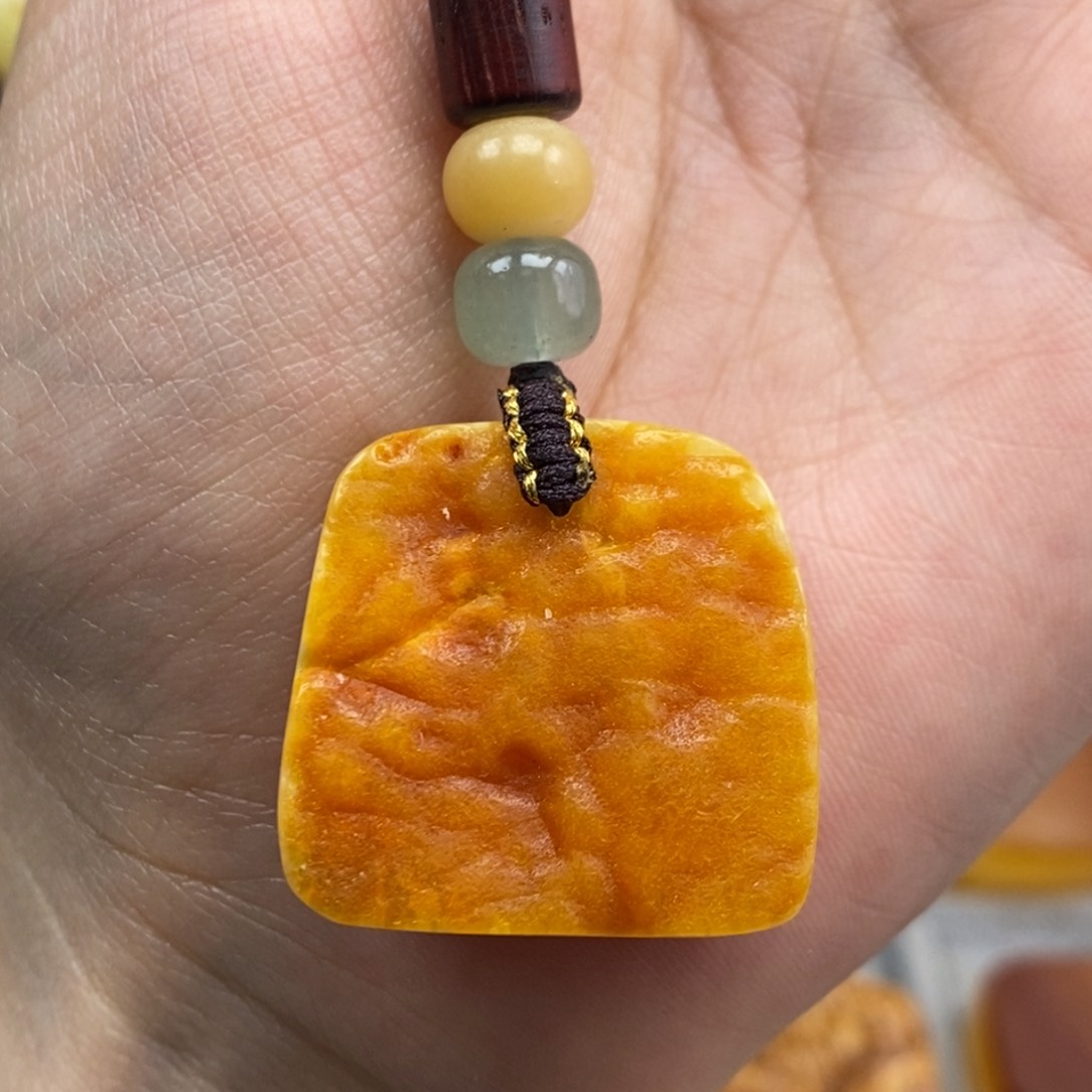 琥珀吊坠(赠链)未镶嵌