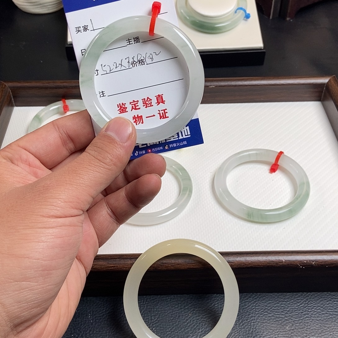 山***雾石英质玉未镶嵌手镯1
