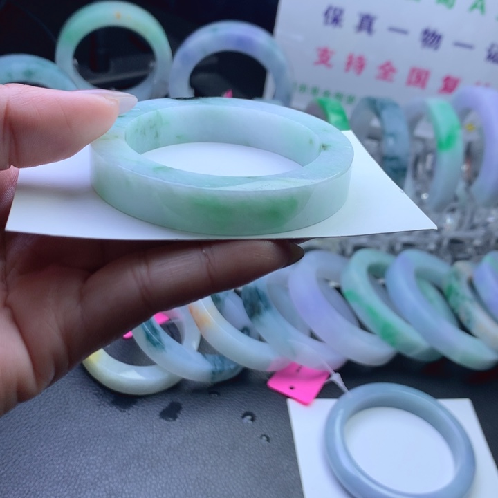 未镶嵌翡翠手镯定制翡翠