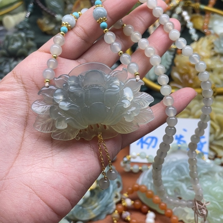 蛇纹石玉吊坠合金