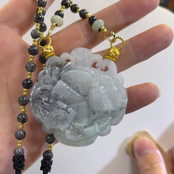 翡翠吊坠(赠链)未镶嵌代编织