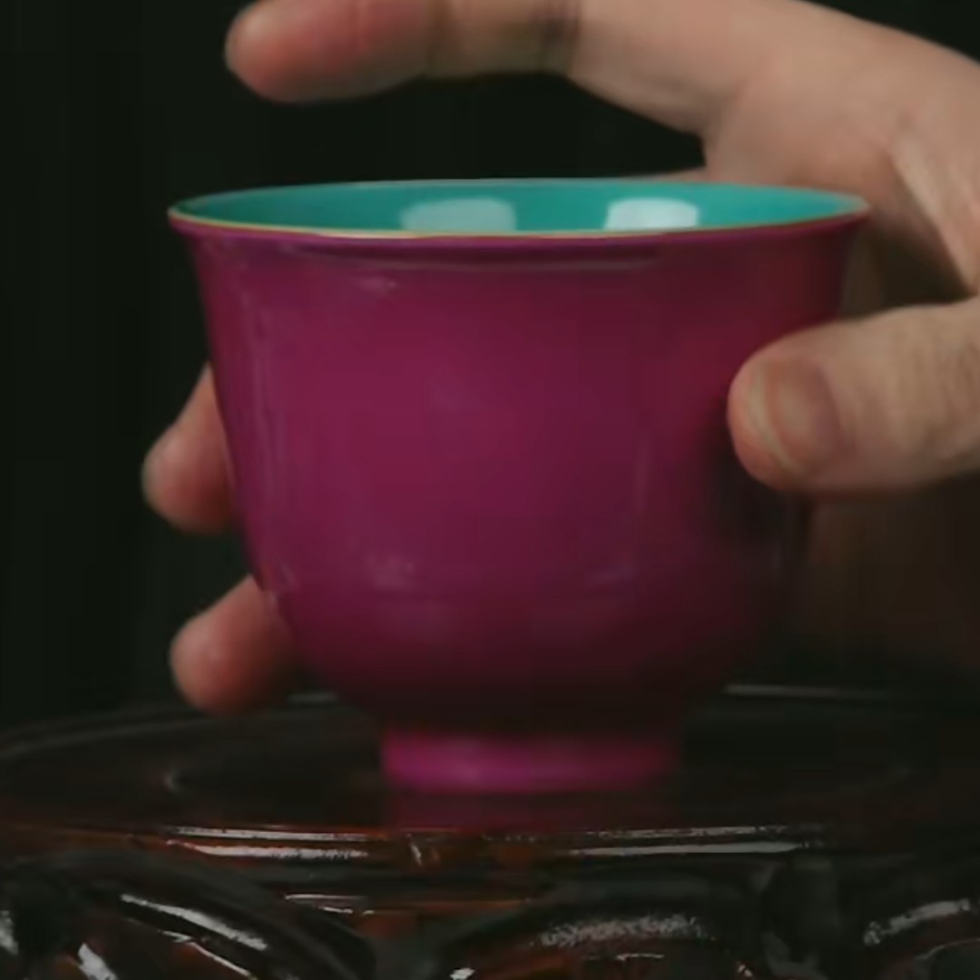 M内松石绿釉外胭脂红釉杯