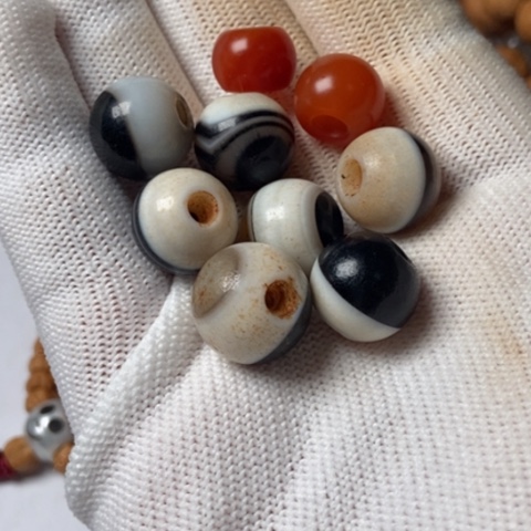 戴***牛玛瑙/玉髓未镶嵌珠子